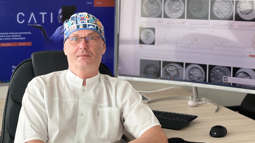 Dr. Daniel Hlinka, Inhaber und leitender Embryologe der Clayo Klinik